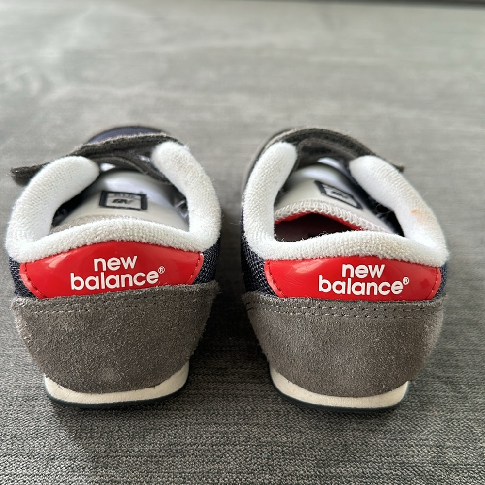 EUC NEW BALANCE 410 Velcro Sneaker - Picture 4 of 9